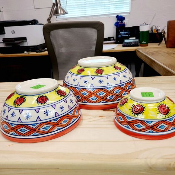 STUNNING POTTERY!  Hand Painted & Glazed Set of 3 Nesting Mixing Bowls PRE-OWNED - Picture 7 of 9